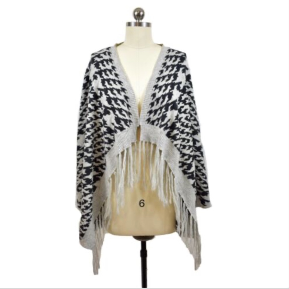 Escio Gray Houndstooth Shawl Sweater Medium